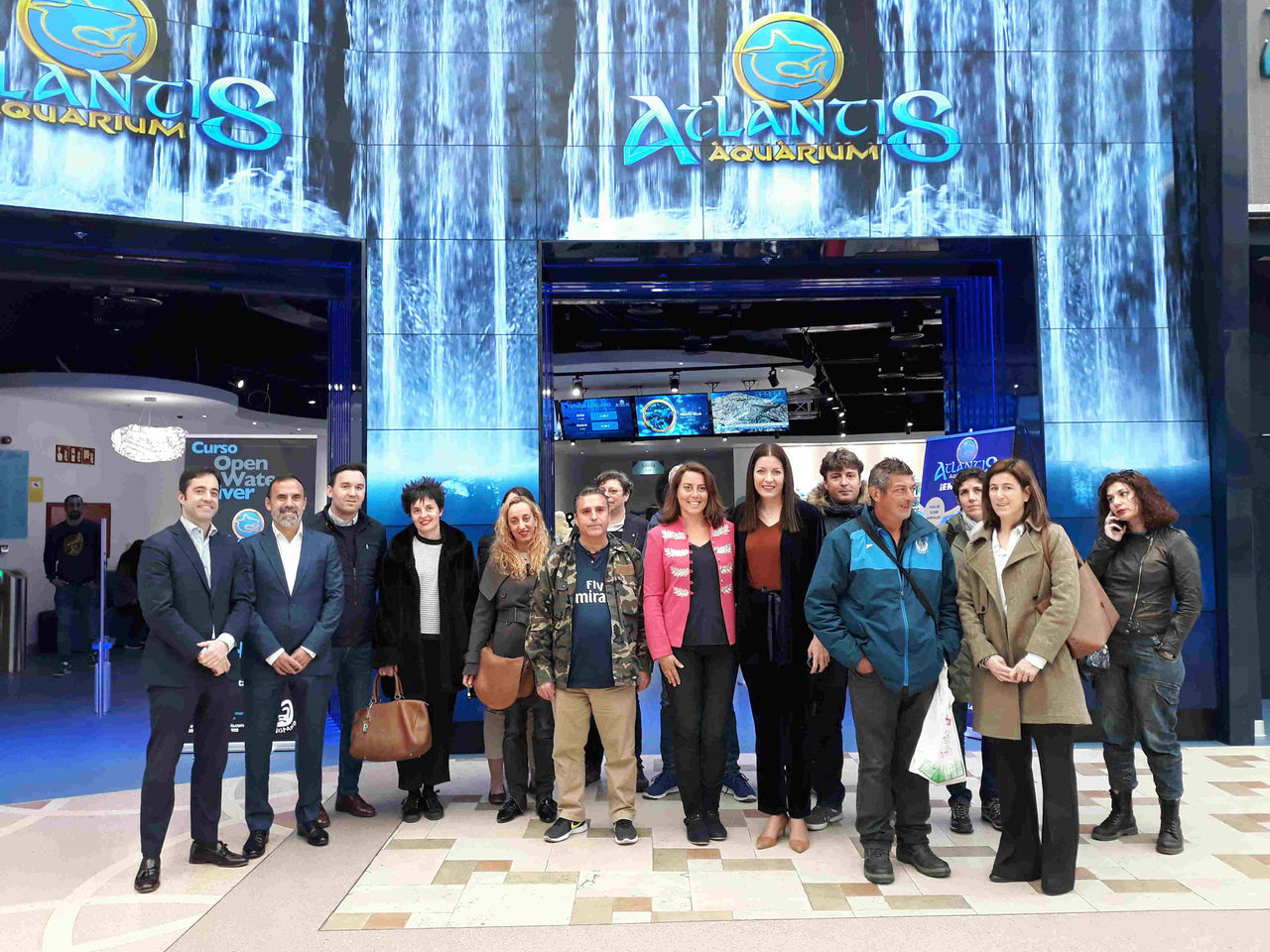 Junto a la consejera de Políticas Sociales y Familia han conocido las especies marinas que se ven afectadas por la contaminación de residuos plásticos y el calentamiento global. 